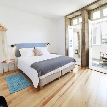 Pause Apartments