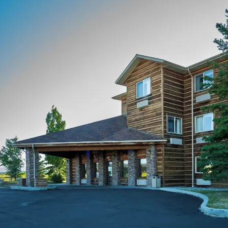 Pinedale Hotel & Suites Отели в г. Пайндейл