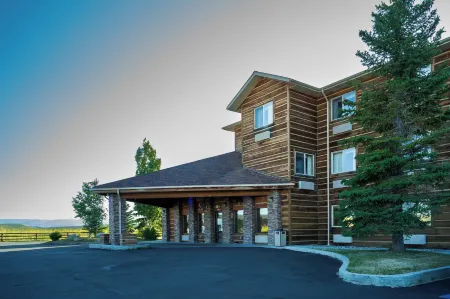 Pinedale Hotel & Suites
