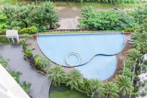 Cozy and Comfortable Studio (No Kitchen) Apartment at Mustika Golf Residence - Parkplatz