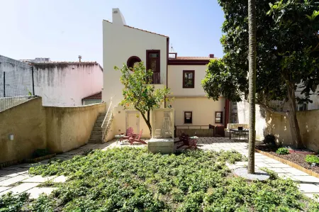Entre Ruas Apartments Отели рядом с достопримечательностью «Baroque Library - University of Coimbra»