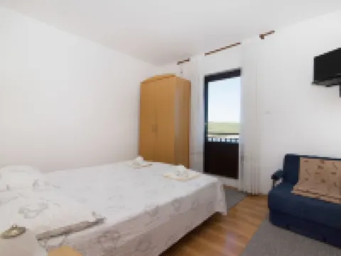 Apartments Jaksa Hotels in Vis