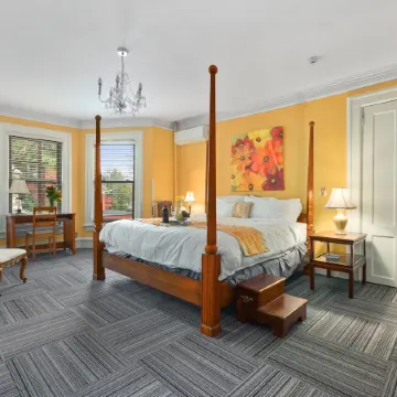 DeBary Inn Отели в г. Саммит