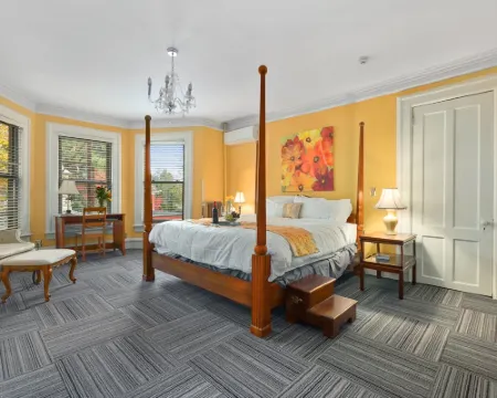 DeBary Inn Hotels in Summit