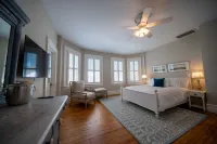 The Edenton Collection-Captain's Quarters Inn Hotels in Edenton