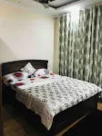 Cozy Solan Apartment with Stunning Views فنادق في Barog
