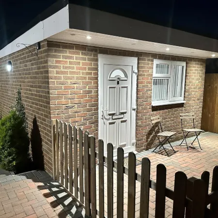 1 Bed Flat - Sleeps 2 - Parking - Wifi