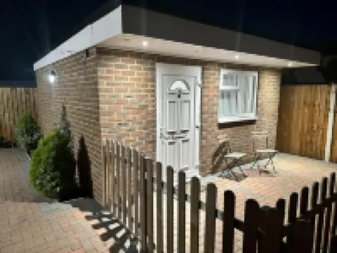 1 Bed Flat - Sleeps 2 - Parking - Wifi