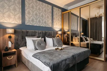 White Lotus - LoftAffair Collection Отели рядом с достопримечательностью «Фабрика эмали Оскара Шиндлера»