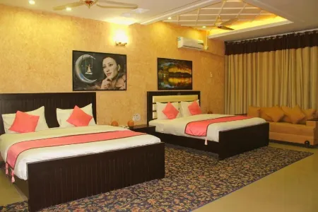 Hotel Ittehad Regency Отели рядом с достопримечательностью «Университет Инжиниринг & Текнолоджи Абботтабад Кампус»