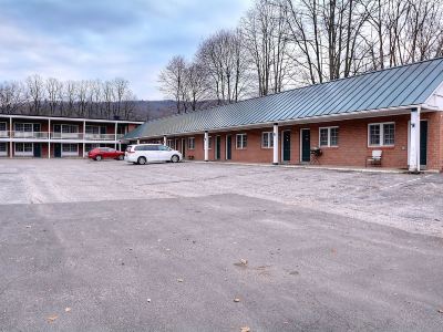 Colonial Motel and Spa