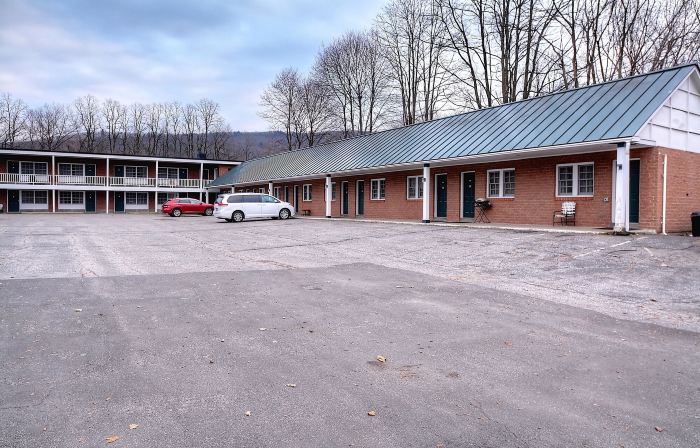 Colonial Motel and Spa