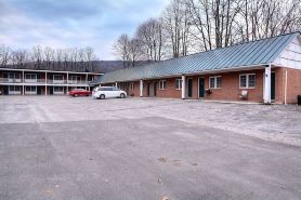 Colonial Motel and Spa