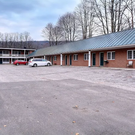 Colonial Motel and Spa