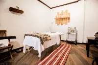 Falling Leaves Lodge - ที่มีสปา