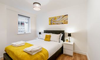Skyvillion - Cozy Apartments in Enfield Town with Free Parking & Wifi