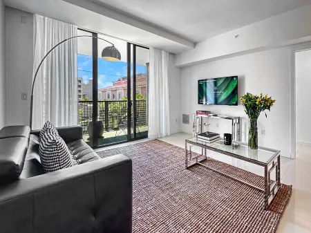 Bay Breeze Premium Apartments by Eskape Collection Отели в г. Bal Harbour