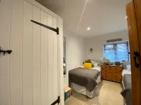 Cosy, traditional Norfolk cottage with option to book beach hut (seasonal)