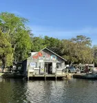 2-Bedroom Sleeps 4, Waterfront Cottage and Mooring Near Homosassa Springs