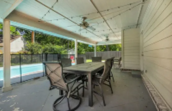 Jacuzzi Tub-Walk to Dining & Shopping-Garage Parking