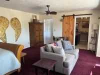 #5 Bright kitchenette apartment in scenic Torrey