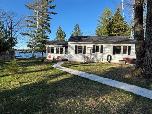 Waterfront Cottage on Beautiful Goodrich Lake with Kids Vintage Bunkhouse.