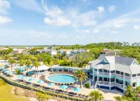 Cozy Patio and Resort Amenities - Charming Island Getaway Hotels in Beaufort County