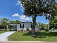 Enclosed Lanai and Golf Course Access - Charming Florida Retreat