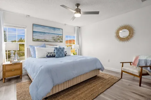 Screened-In Pool and Resort Amenities - Gorgeous Retreat Hotels in Poinciana