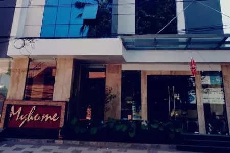 Swades Myhome Отели рядом с достопримечательностью «Mithrananthapuram Trimurti Temple»