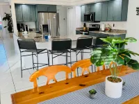 Boat Lift and Expansive Canal Views - Tranquil Waterfront Haven Hotel di Cape Coral