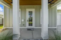 Charming Getaway with Propane Grill and Garage - Cozy Retreat Hotels in Sunnyside