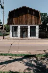 Spacious Deck and Unique Designer Touches - Charming Barn Retreat Hotels in Knox County
