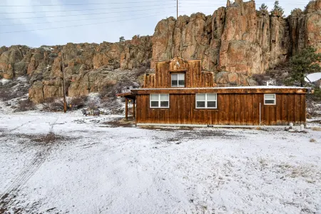 Remodeled Cabin In South Fork w/Free WiFi/Furnished Patio/Private Washer/Dryer