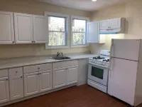 Private Apartment with Work Desks and Parking - Spacious and Inviting Hotels in Irvington