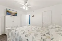 Charming Getaway with Keyless Entry and Modern Amenities - Inviting Retreat Hotels in Laguna Beach
