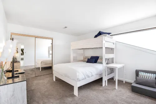 Spacious Condo with Mini Arcade and Coffee Bar - Stylish Lake Retreat Hotel a Village of Four Seasons