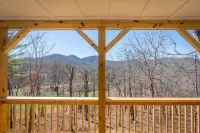 Secluded Oasis with Mountain Views and Disc Golf - Charming Getaway