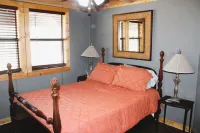 Riverside Secluded Retreat with WiFi, Riverfront, 3 Acres Hotels in Barren Fork Township