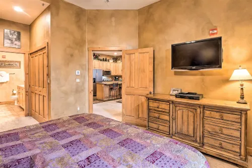 Private Heated Driveway and Firepit - Stunning Ski-in Ski-Out Oasis