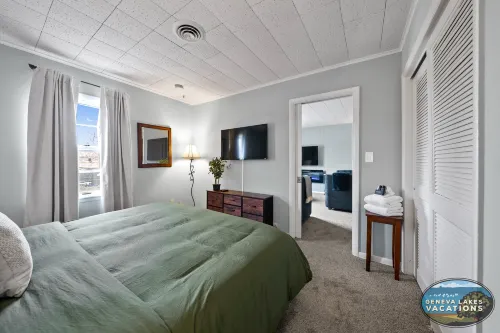 Broad Street Suite 3|Parking for 3 Vehicles |Walkable |Boho Inspired |Full Kitchen |Huge Living Room Hotels in Geneva