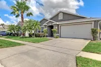 Screened Pool and Fully Equipped Kitchen - Charming Family Retreat Hotels in Polk County