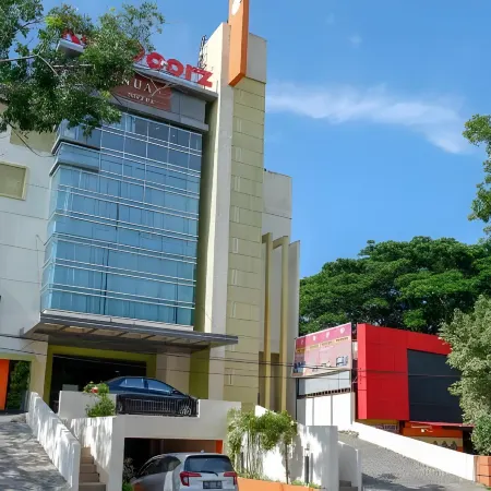 RedDoorz Plus Near Hotel Benua Kendari