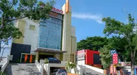RedDoorz Plus Near Hotel Benua Kendari فنادق في Kendari Barat