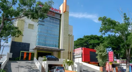 RedDoorz Plus Near Hotel Benua Kendari
