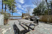 Fabulous studio suite just a few steps from the water w/WiFi, bay views Hotels in Wolfeboro