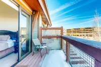 Dog-friendly Newpark townhome w/ private hot tub, washer/dryer, & central AC Hotel a Snyderville