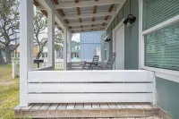 Community Pool and Bonus Loft Area - Spacious Coastal Retreat Hotels in Aransas County