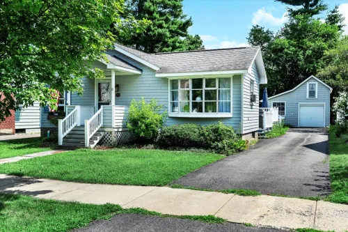 Charming Retreat with Private Backyard Oasis - Cozy and Inviting Escape