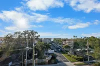 Dunedin Luxury Townhome w/ View of Gulf & Dunedin!